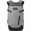 Sacs à Dos Ski DAKINE HELI PACK 12L GREYSCALE 23 Gris -Raquettes neige Soldes 9 73788 heli pack 12l greyscale 10003261 gs 01